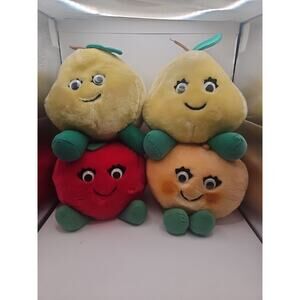 LOT OF 4 VTG Del Monte Country Yumkins Plush Trudy TOMATO PEACH PEAR X 2 1980s